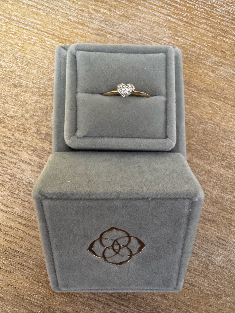 Kendra Scott Madeline Band Ring – 14K Gold + White Diamonds.
